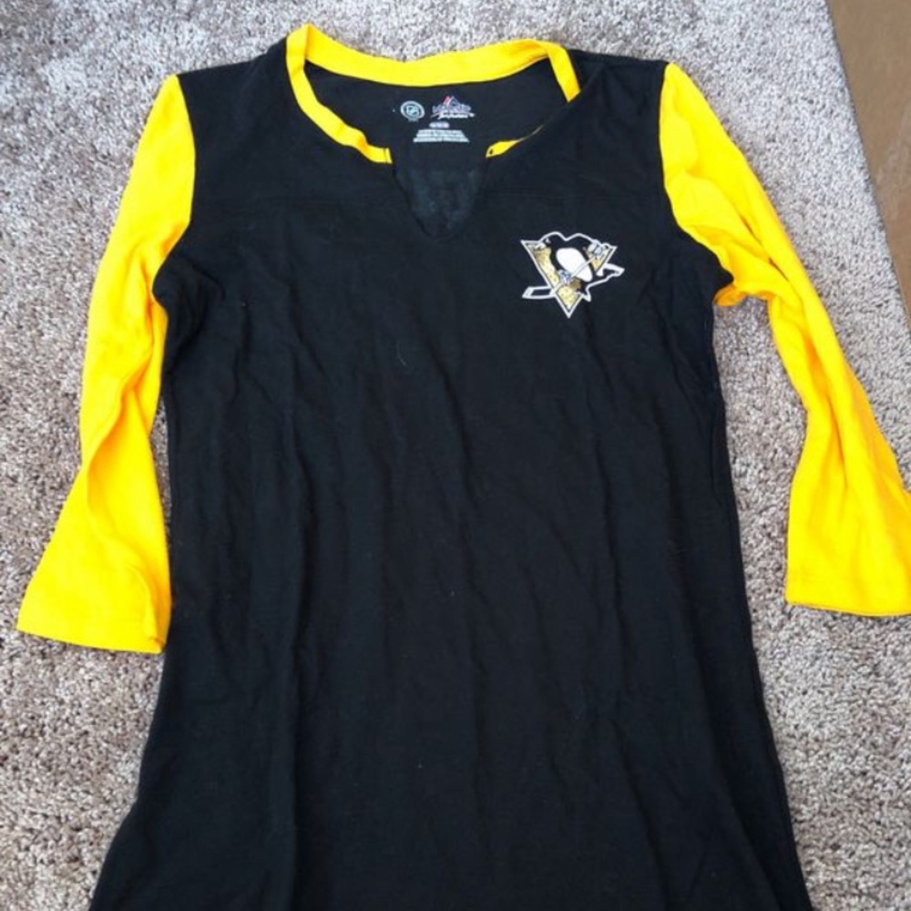 Women’s Pittsburgh Penguins shirt